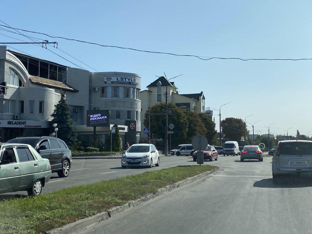 Вул. Гагарина 25, біля "Бєладент"